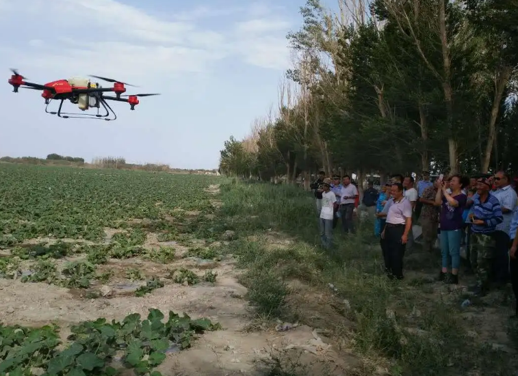 新疆哈密市農(nóng)機(jī)推廣中心引進(jìn)云唐智能高智能土壤養(yǎng)分檢測(cè)儀與獸藥殘留檢測(cè)儀